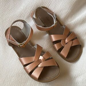The Salt Water Sandal Girls Metallic Rose Gold Strappy Leather Sandals Size 3